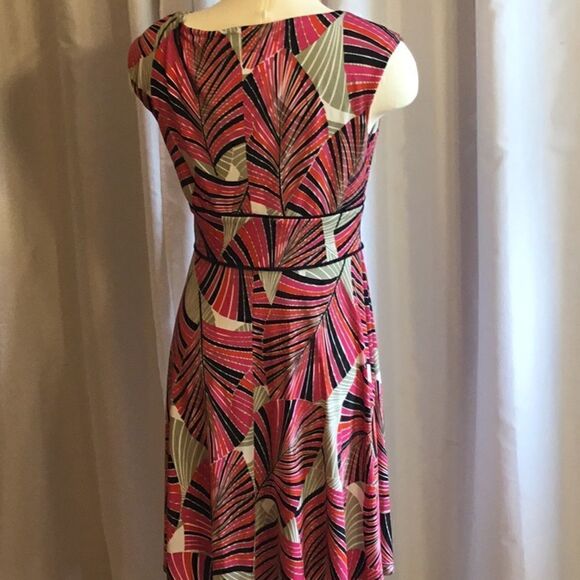 Colorful geo patterned sleeveless dress in size 8 by DRESSBARN - Picture 9 of 13